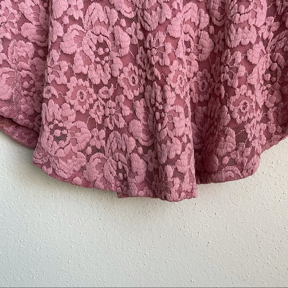 BKE Boutique Pink Lace Peplum Tank Top - Picture 4 of 9